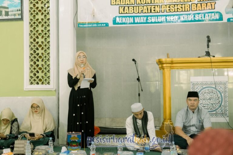 WAKIL_KETUA_II_BKMT_Hadiri_Pengajian_Rutin_Di_Masjid_Al-Kabariyah_WaySuluh-1